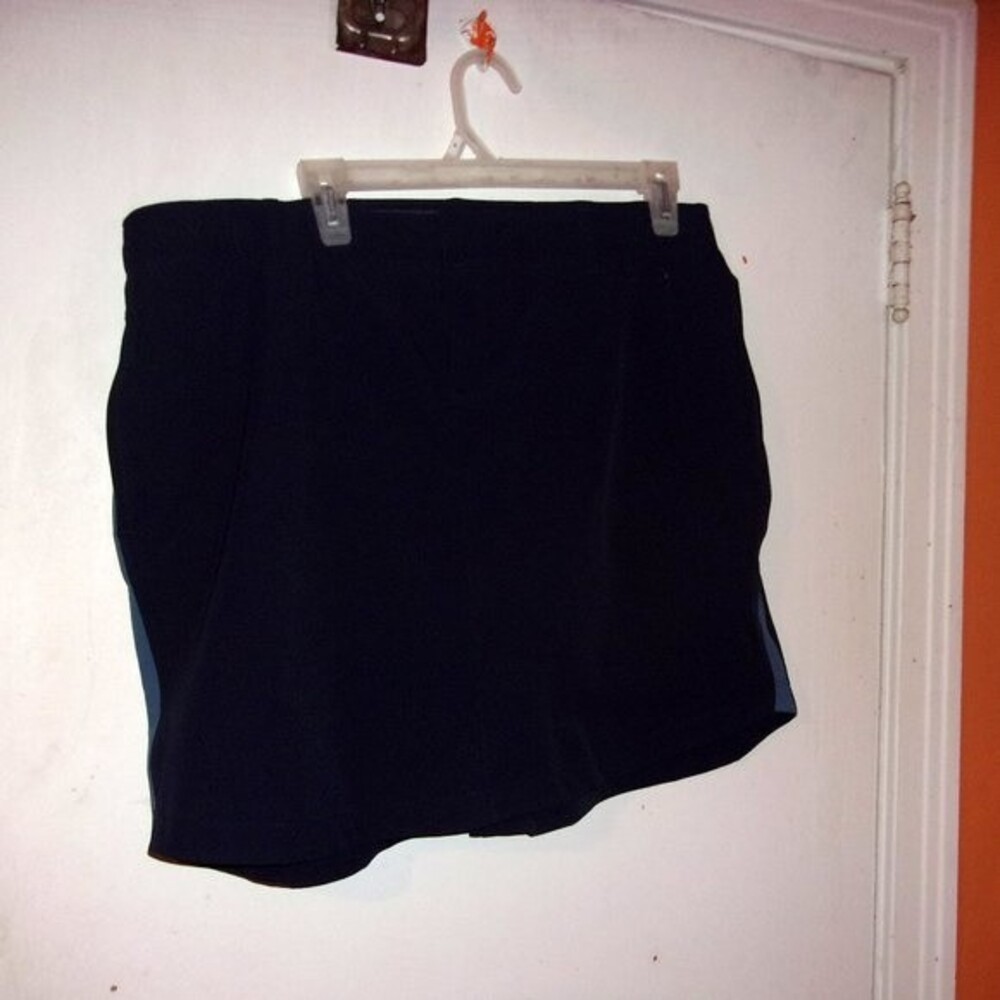 Under Armour Ladies Size 14 Links Woven Skort Navy NWT - Picture 1 of 8